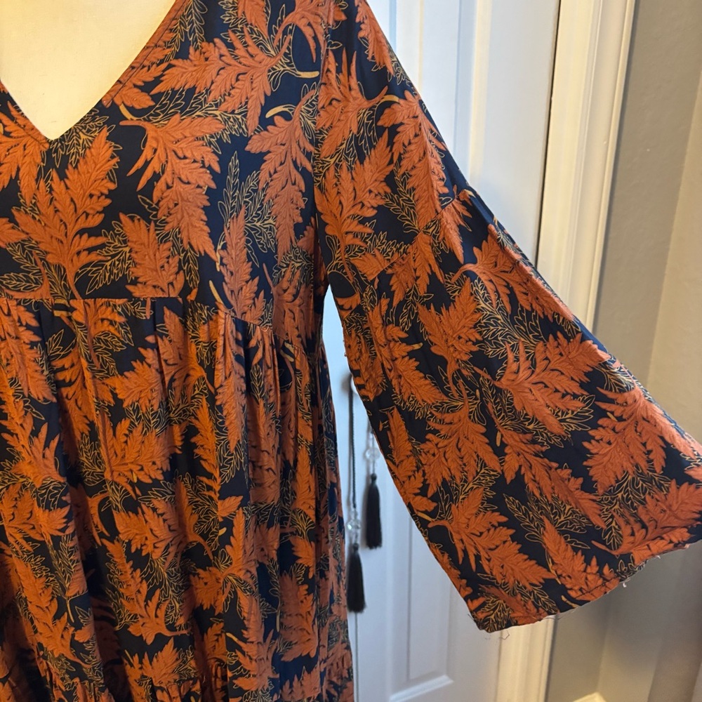 NATURAL LIFE Maxi Dress in Navy and Orange Leaf Print